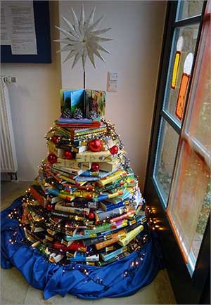 Weihnachtesbaum aus Büchern